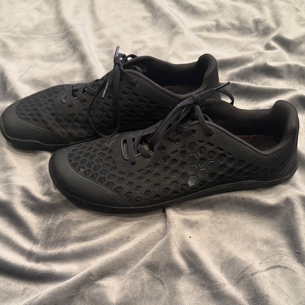 Vivo Barefoot Black Athletic Shoes Stealth Sz 41L - Picture 2 of 9